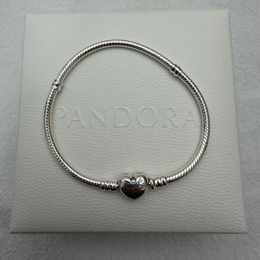 Pandora Moments Heart Clasp Bangle 7.5 in - Picture 5 of 7